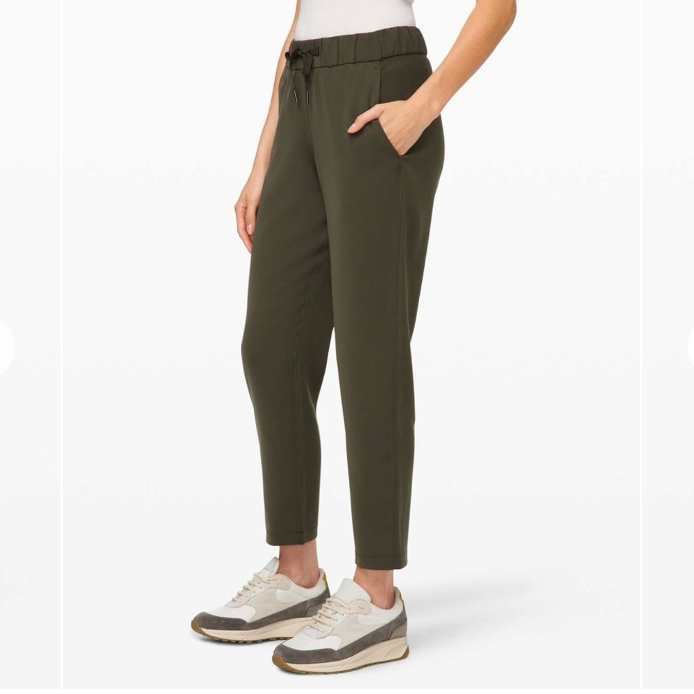 Lululemon On the Fly 7/8 Pant in Dark Olive